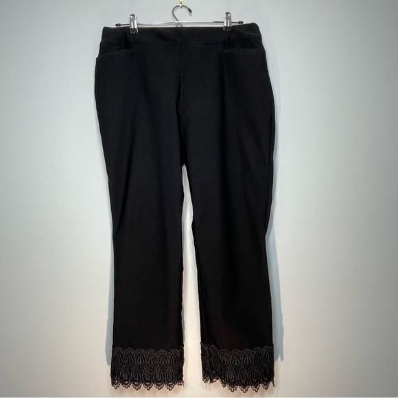CHICO'S Black Cropped Pants Lace Detail Hem Pull-on Stretch Size 10 Petite - Picture 1 of 9